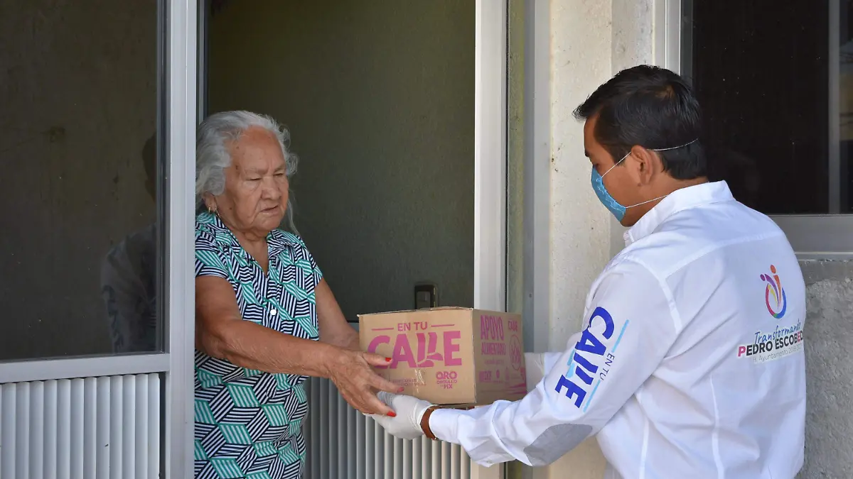 Edil recordó que se han llevado a cabo distintos esquemas de apoyo para la población más vulnerable. Cortesía Gobierno Pedro Escobedo.