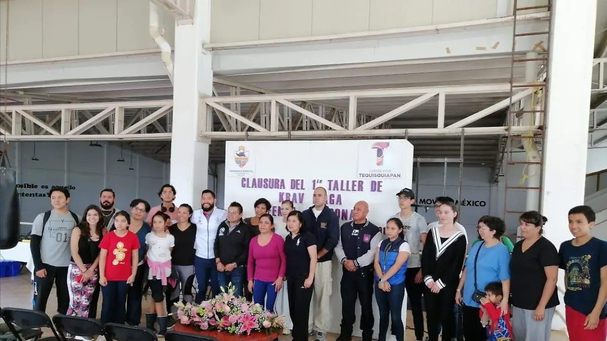 Mujeres participantes del primer Taller de Defensa Personal de Tequisquiapan recibieron su