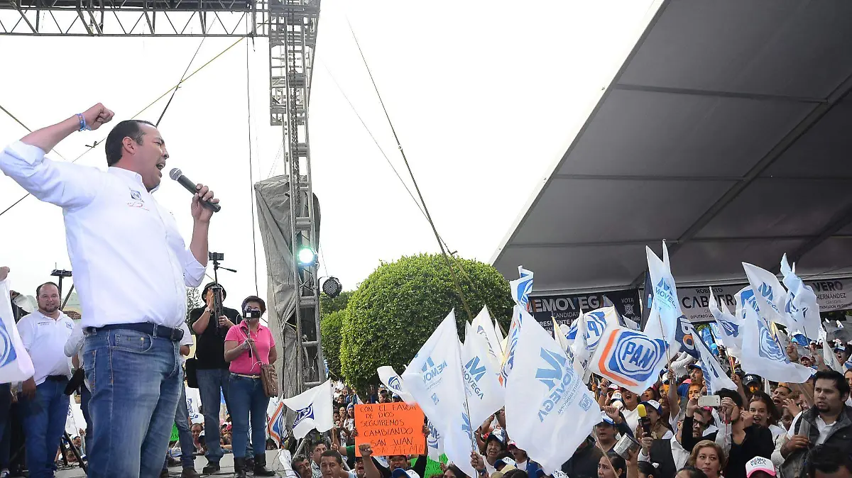 Roberto Carlos Cabrera Valencia sostuvo un encuentro con la militancia blaquiazul.