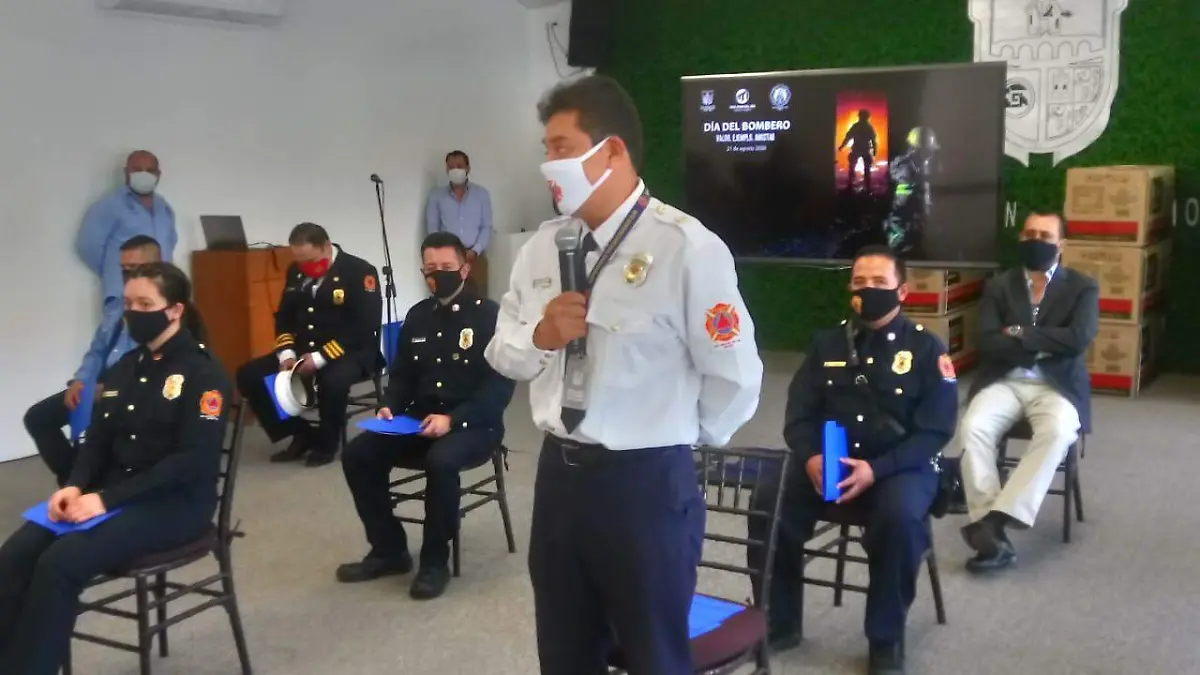 Bomberos de San Juan del R_o fueron reconocidos por el gobierno municipal