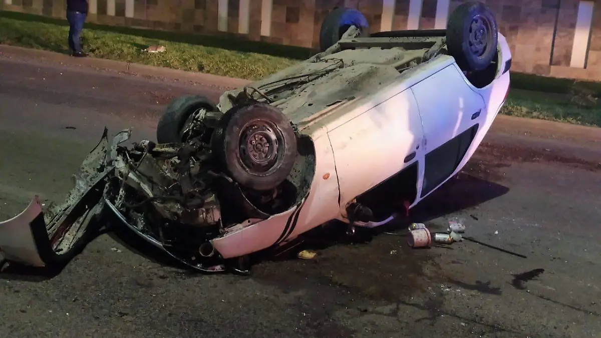 11 JUL VOLCADURA EN PASEO CENTRAL
