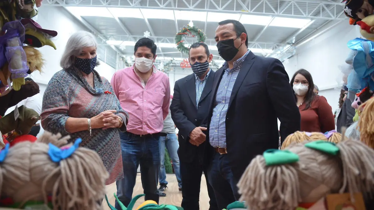 Recorrido del presidente por el bazar