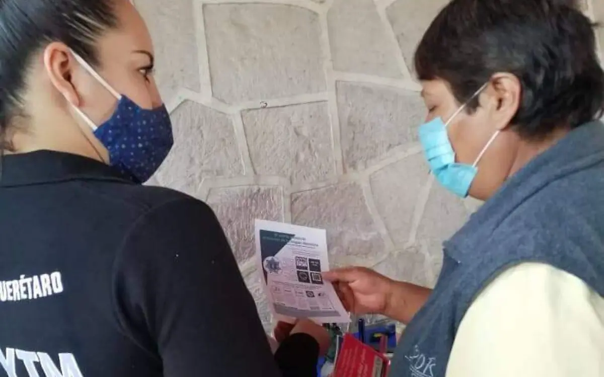 Comerciantes se mostraron atentos a las pl_ticas. Cortes_a Polic_a Escobedo.
