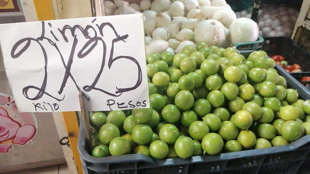 El kilogramo del limón oscila en 13 pesos.