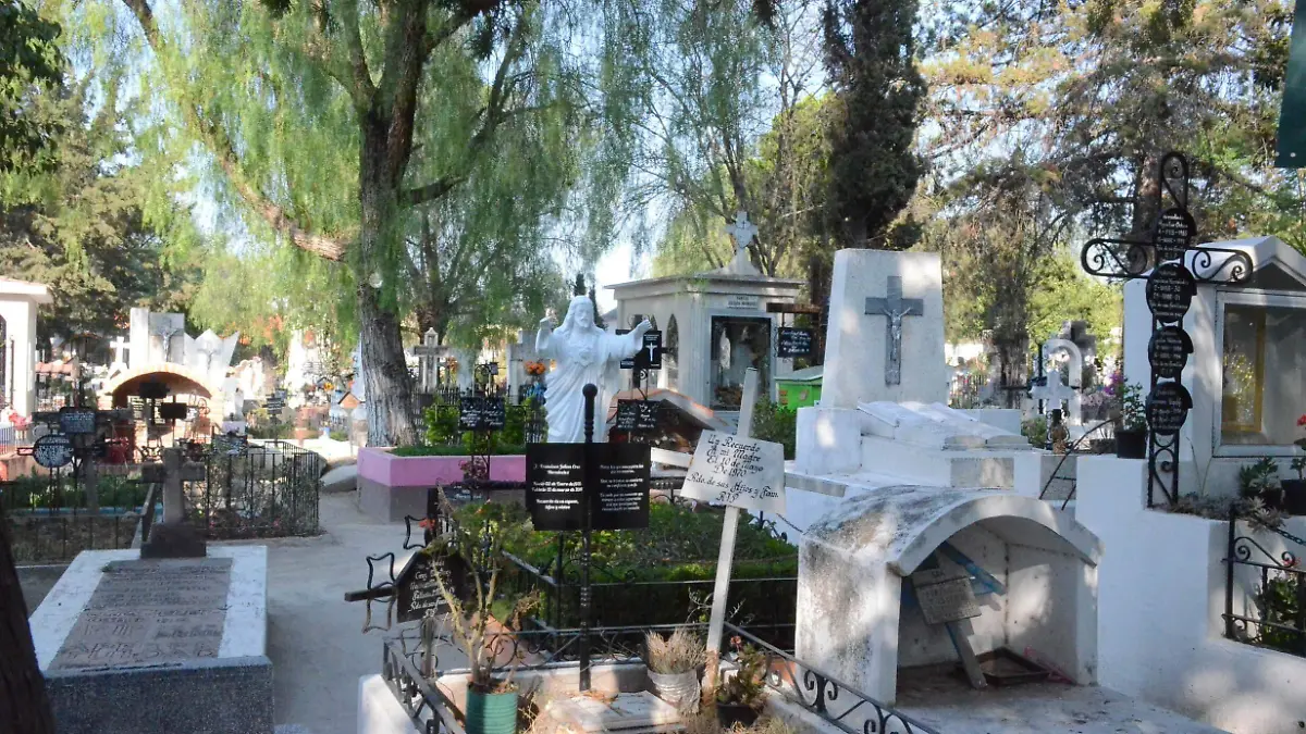 Este fin de semana los panteones municipales de Tequisquiapan estar_n cerrados para reducir