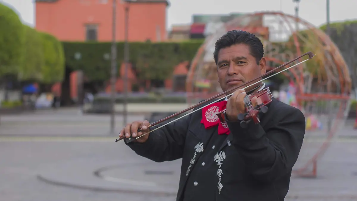 Portan con gran orgullo el traje de charros. Foto César Ortiz. El Sol de San Juan Del Río.