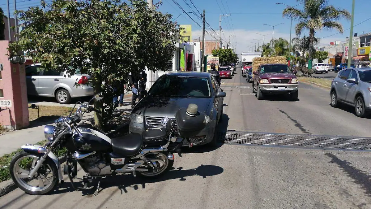 08 FEB LOS UNIFORMADOS