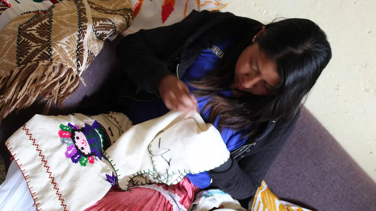 Ejemplo de trabajo, dedicaci_n y trascendencia cultural.Yanelly Faustino.El Sol de San Juan del R_o.