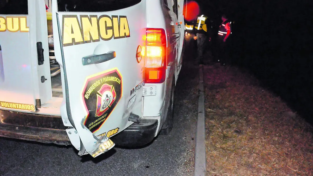 27 MAR EL CARRO SE ESTRELLO_CMYK