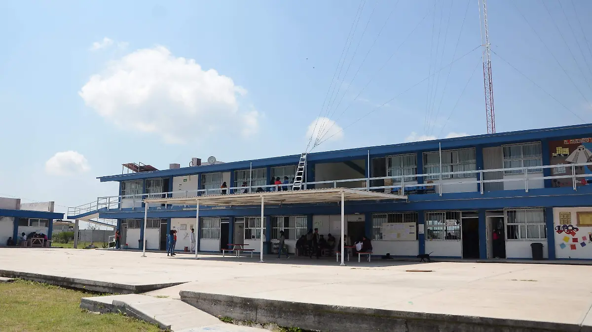 La implementación de estas dos carreras se llevará a cabo usando las instalaciones de la escuela de Bachilleres que existe en Pedro Escobedo. Foto Archivo
