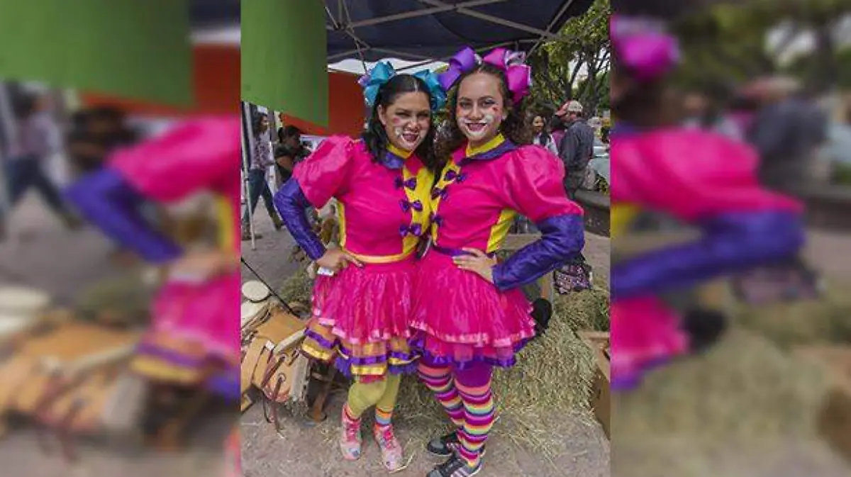 Pixi y Chirimbolita son de las pocas payasitas que hay en el municipio.  Foto César Ortiz.