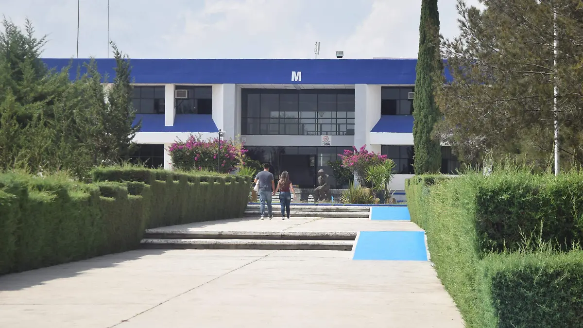 Los cursos son para estudiantes y personas ajenas al plantel.