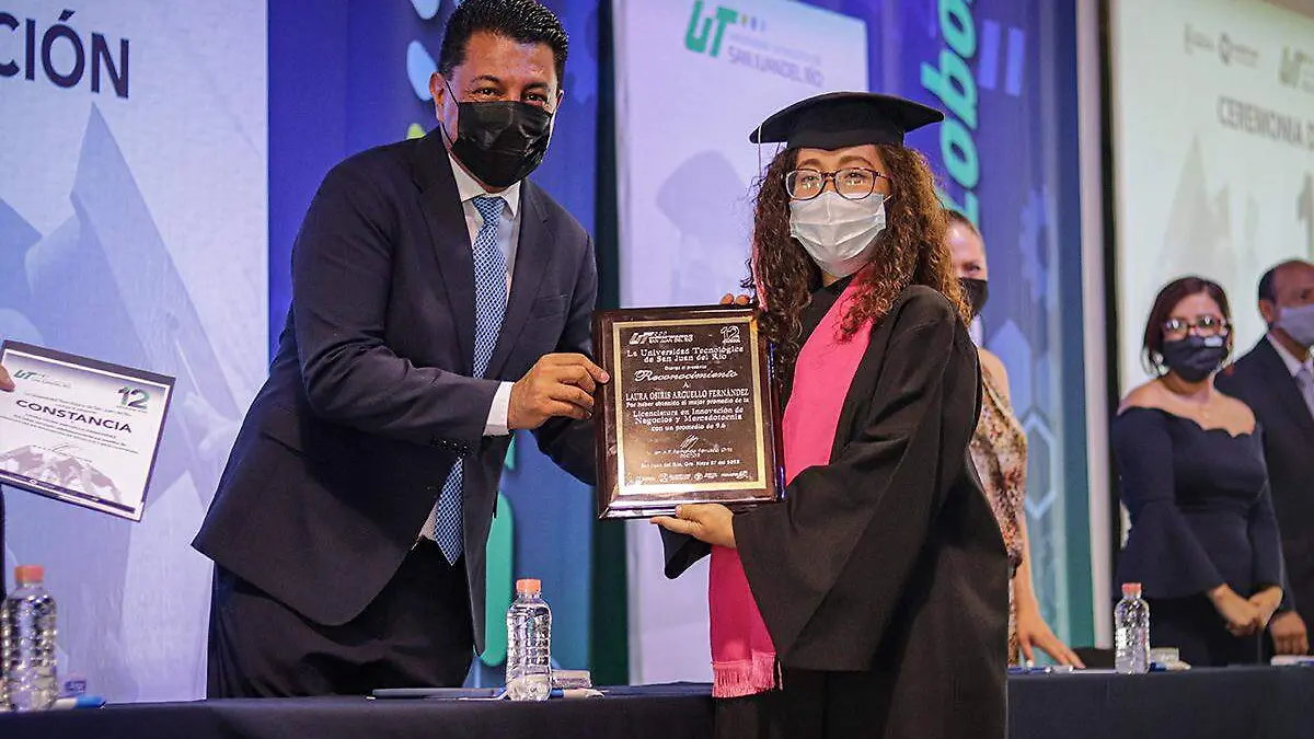 Mejor promedio en Negocios Cortesía UTSJR