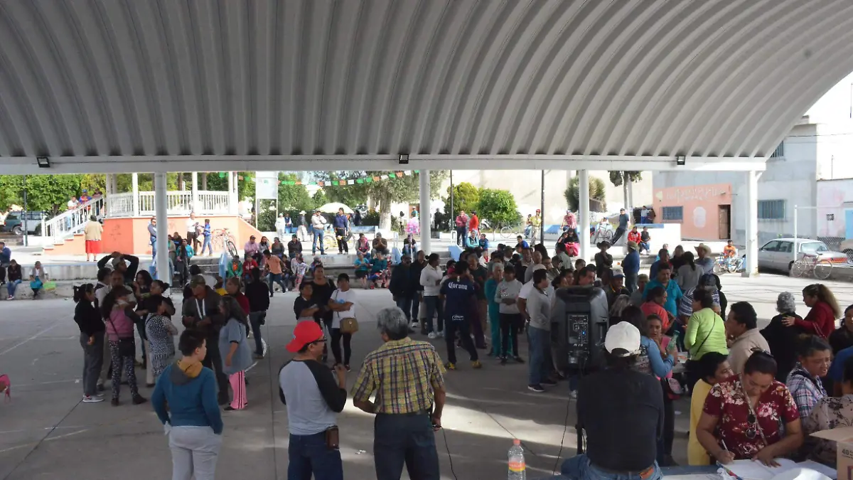 Habitantes de San Pedro Ahuacatlán efectuaron una elección interna para confirmar a quien en adelante reconocerán como autoridad auxiliar. Foto Luis Luévanos