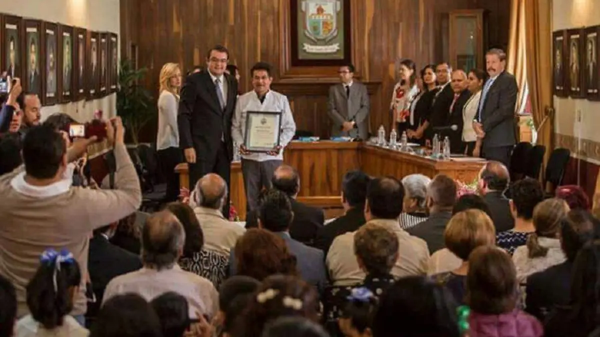 1.- En sesión