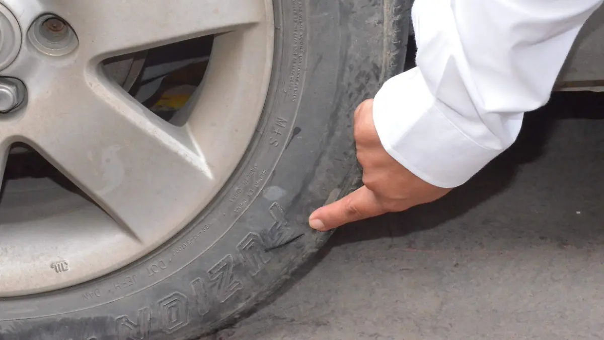 Fueron navajazos en dos neumáticos.