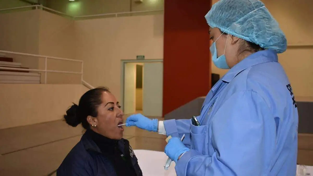 El objetivo de la toma de muestras es contar con el banco del perfil genético de los policías. Foto Especial