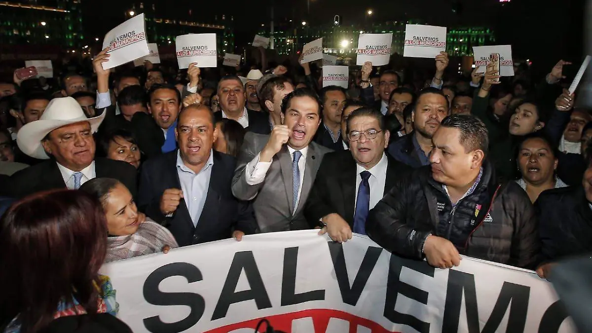 Legislador apoyó manifestación pacífica de alcaldes. Foto Twitter Rosendo Anaya.