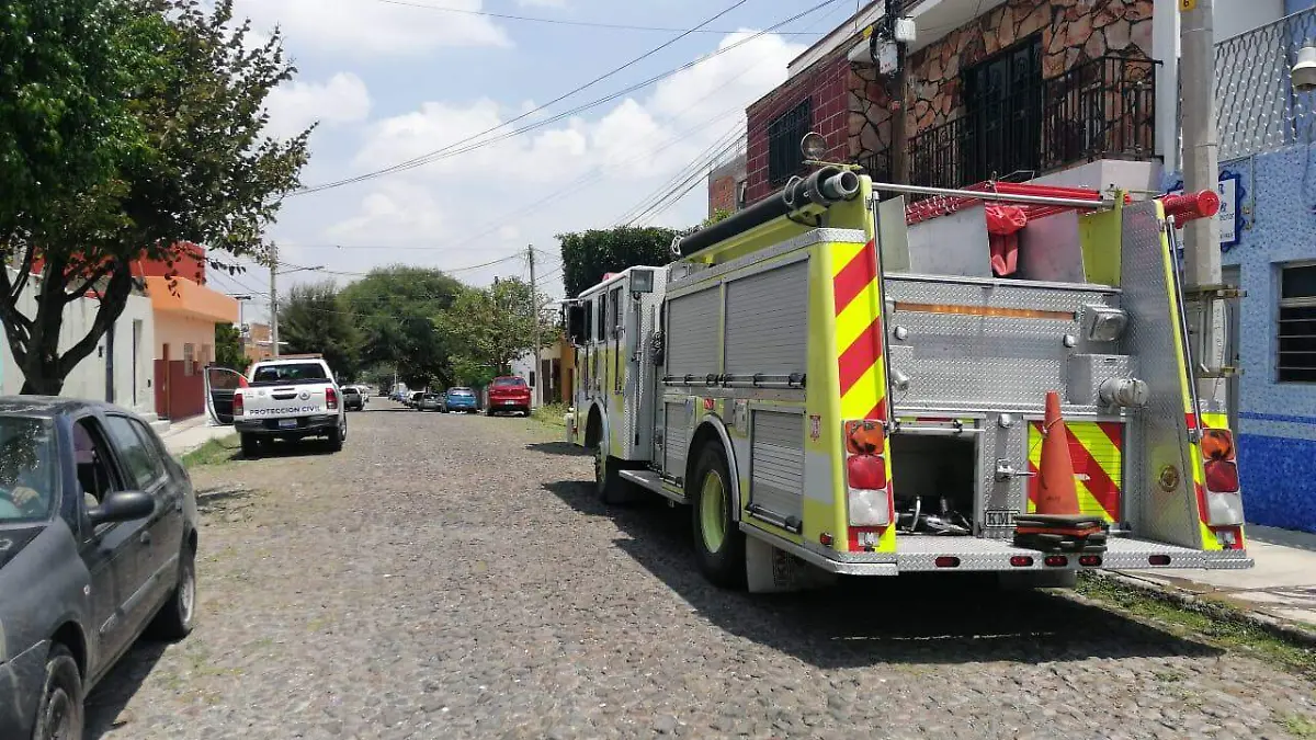 02 JUL BOMBEROS ACUDIERON A