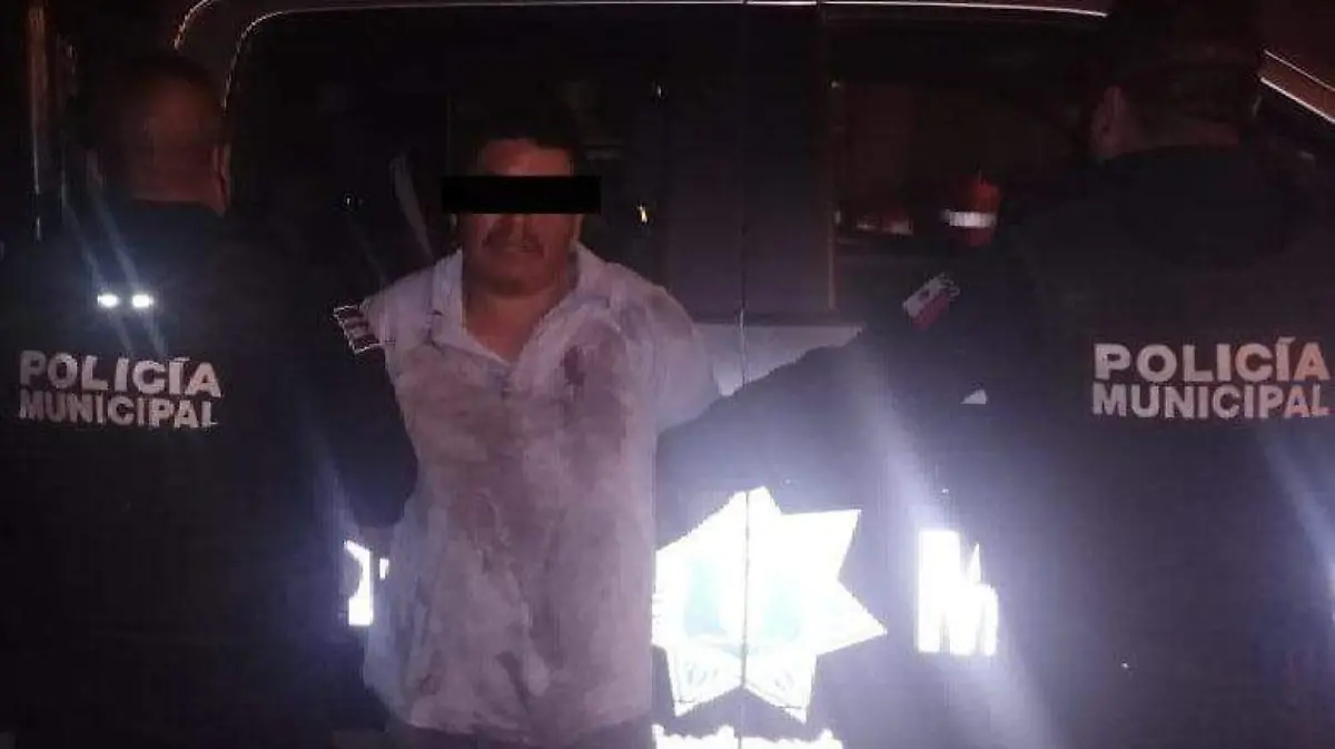 El agresivo hombre fue puesto a disposición de la FGE.  Cortesía Policía Escobedo.