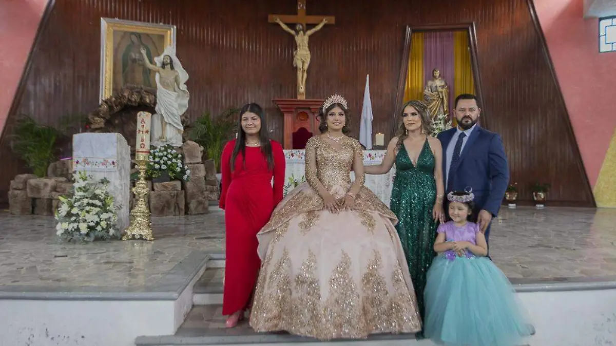 FOTO PRINCIPAL SJR Miguel Angel Piza y Fanny Gonzalez con sus hijos