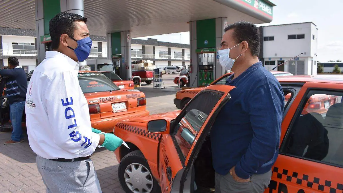La ayuda const_ de 40 litros gasolina para taxis regulares y 80 litros de di_sel para los autobuses suburbanos. Cortes_a Gobierno Escobedo.