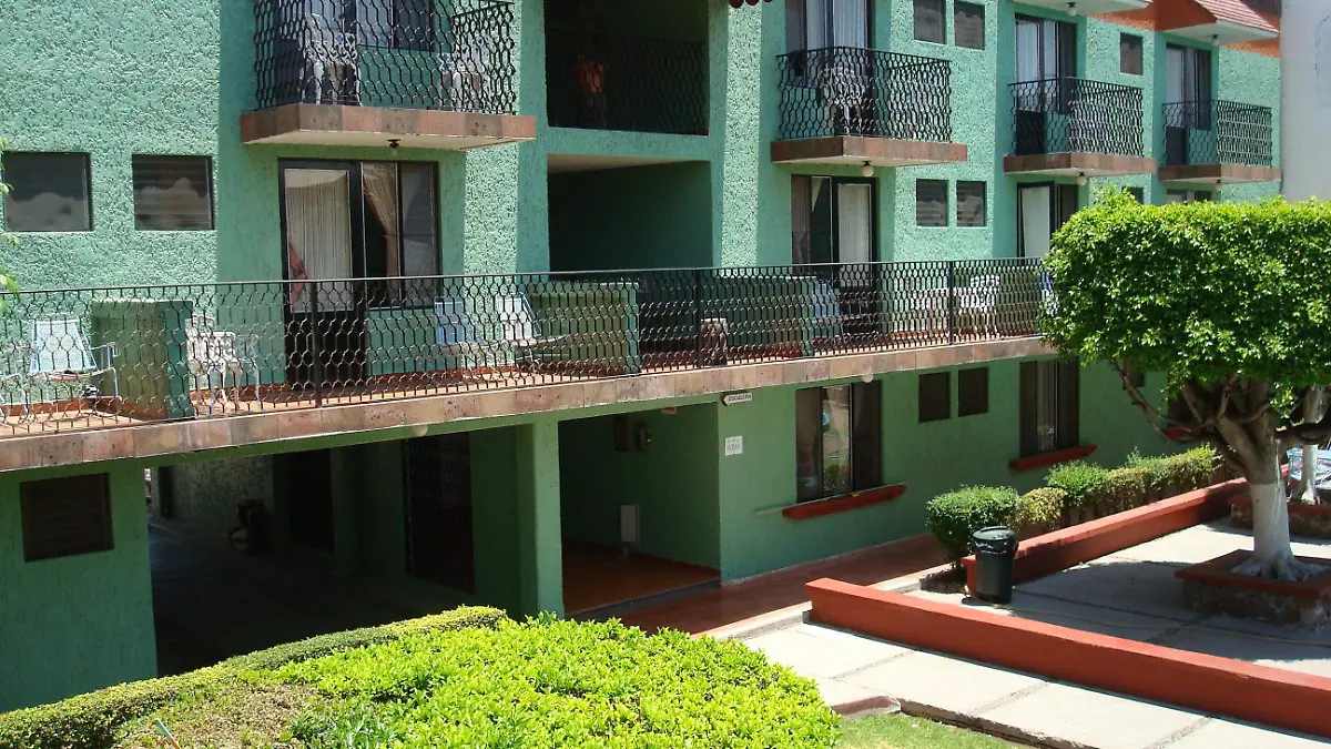 Hoteles han tenido baja considerable en cuanto a su ocupaci_n.  Luis Lu_vanos.  El Sol de San Juan del R_o.