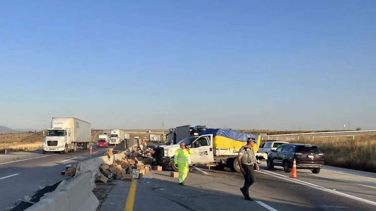 SJR POLI QUEDO ATRAVESADA EN EL SITIO