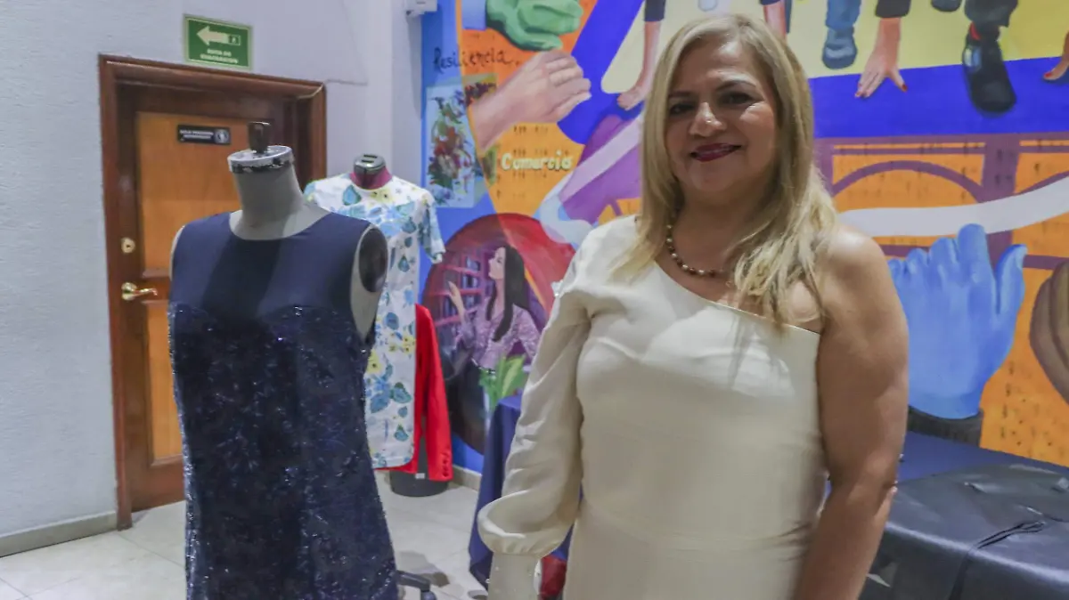 La maestra Elidia Palomares dirigió el evento