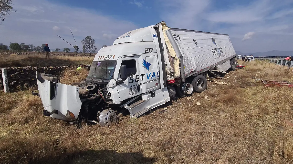 SJR POLI EL TRAILR TERMINO