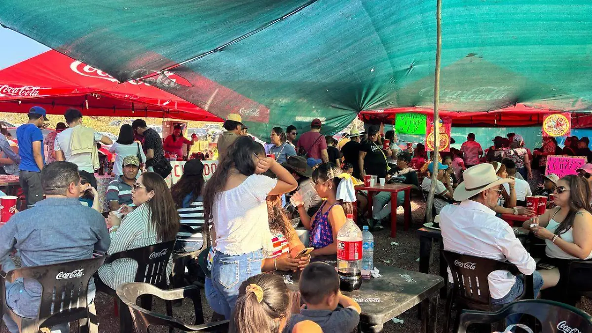  La gente estuvo toda