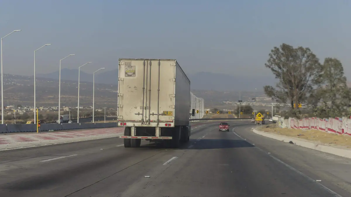 050225_autopista_57_carga vehicular_CO_50