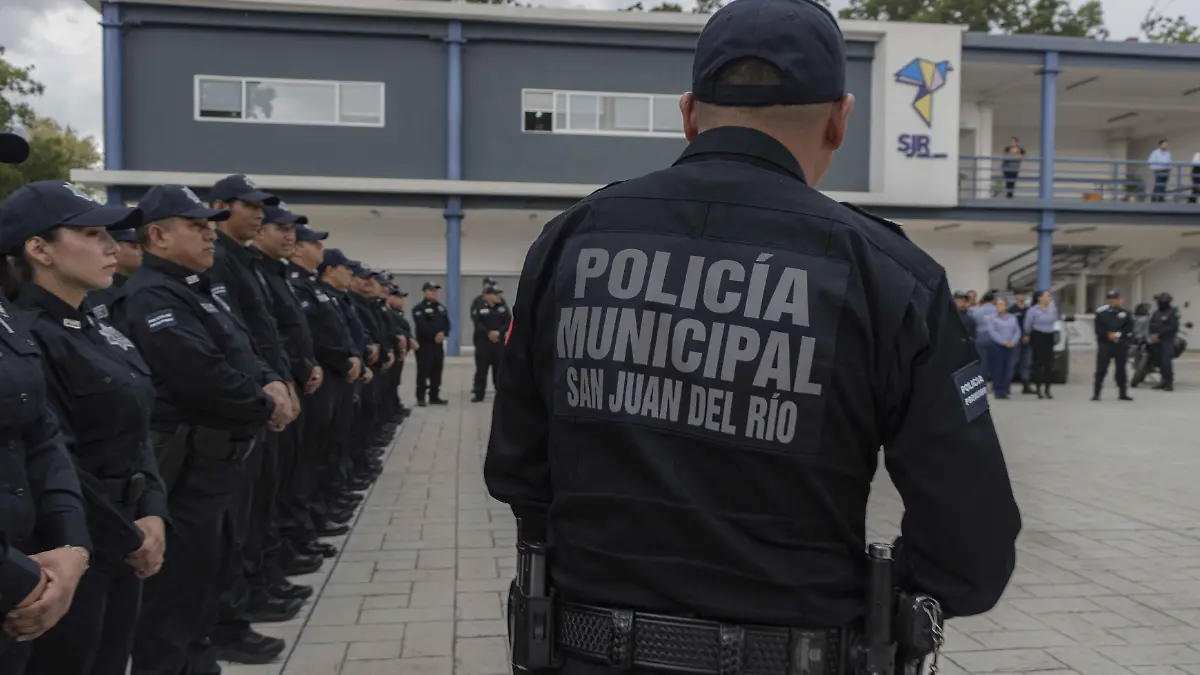 SJR_Recibiria a policias (2)