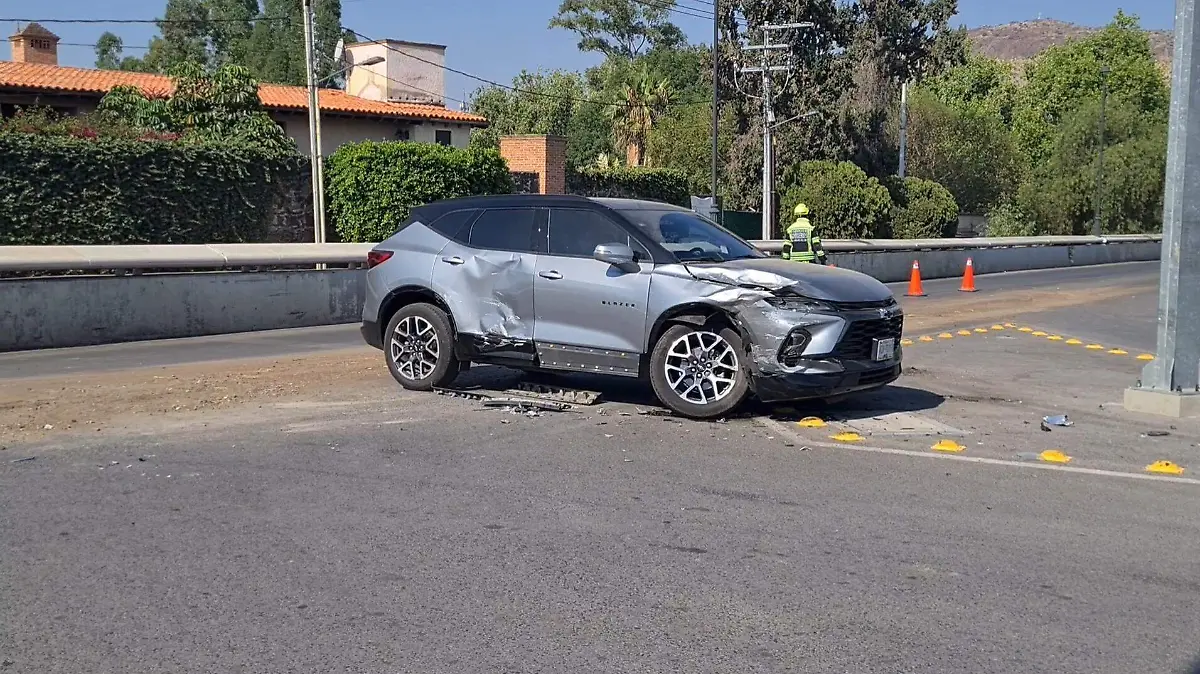 SJRP OLI UNA DE LAS CAMIONETAS QUEDO