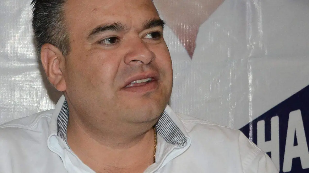 Esaú Magallanes Alonso, candidato al ll distrito federal de la coalición Por México al Frente.