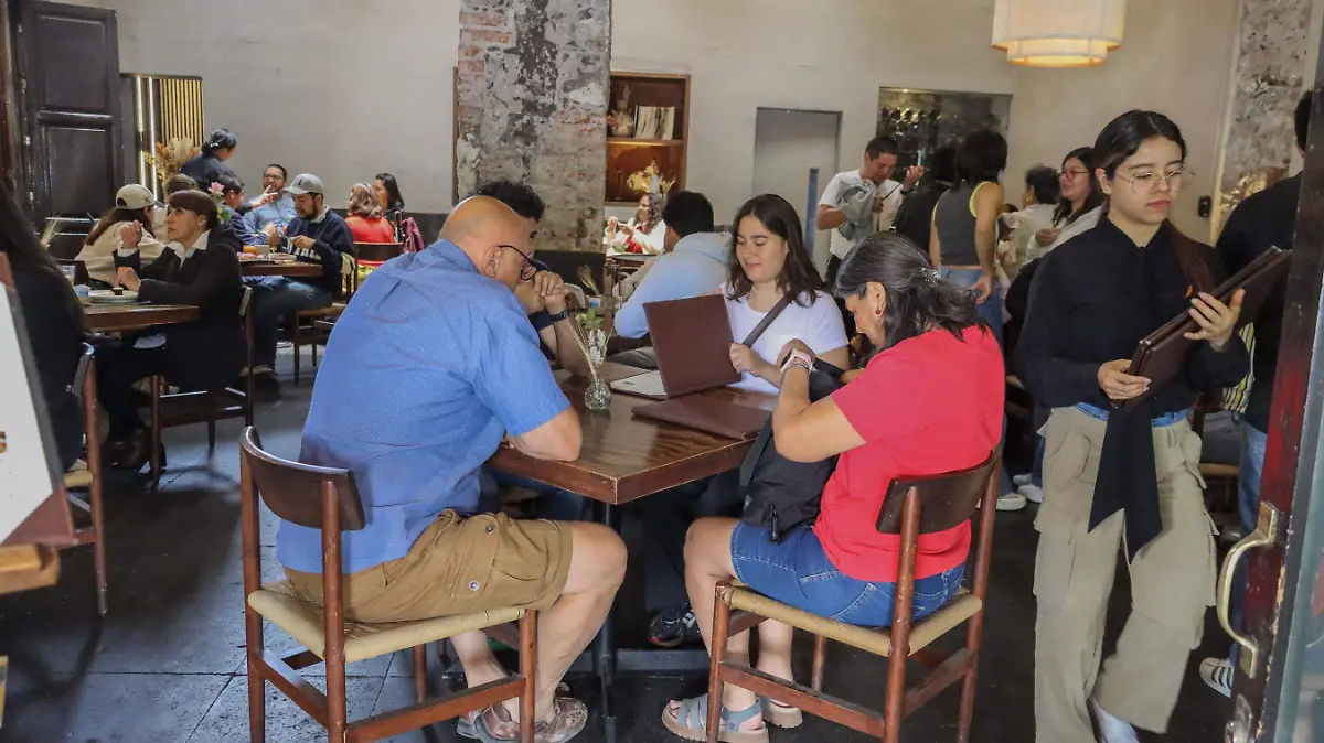 100525_restaurantes_comensales_CO_37