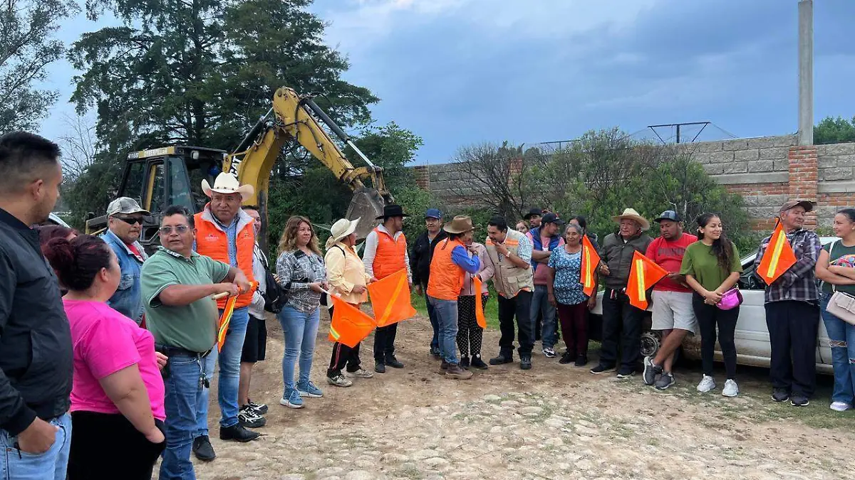  Las condiciones del acceso principal están en terracería