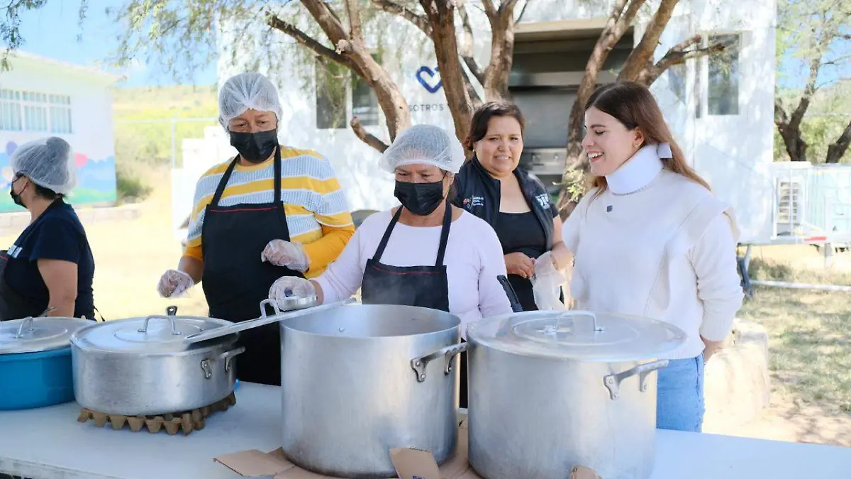 Llevan alimentos en caliente 