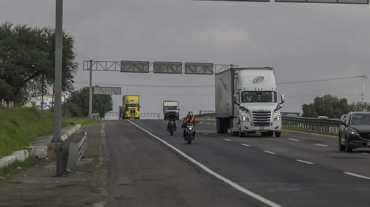 300825_autopista_57_camiones pesados_camiones turisticos_motocicletas_CO_24