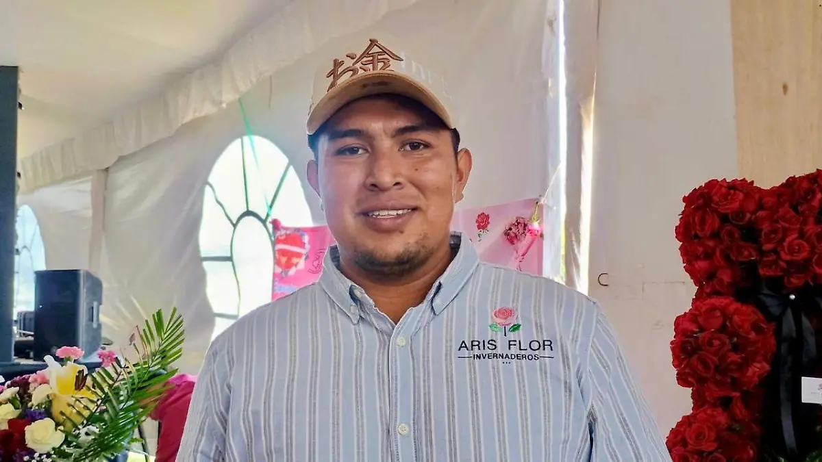 Marcelo Chávez Martínez, floricultor de rosas de El Organal