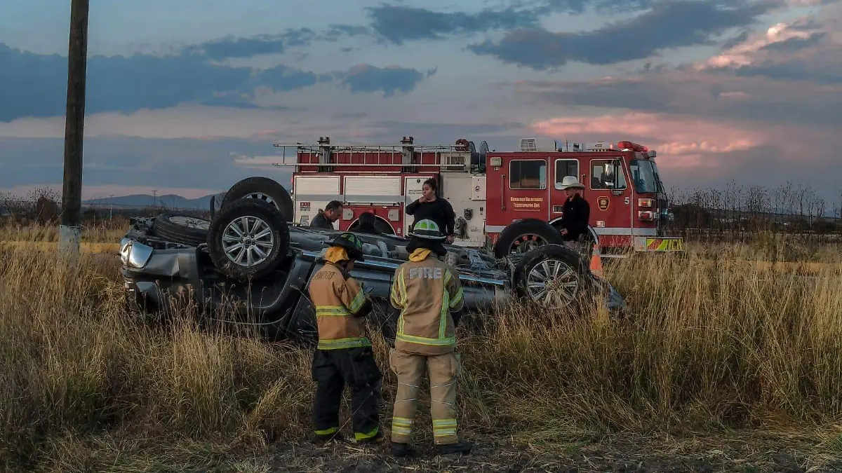 SJR POLI TERMINO ENTRE MATORRALES