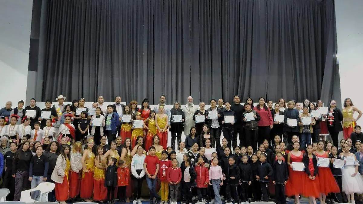 FOTO PRINCIPAL SJR Alumnos y maestros