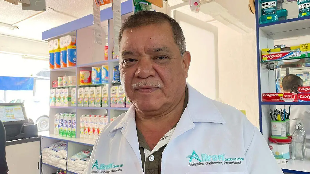 Rómulo Osornio Castro, propietario de un negocio farmacéutico de San Juan del Río
