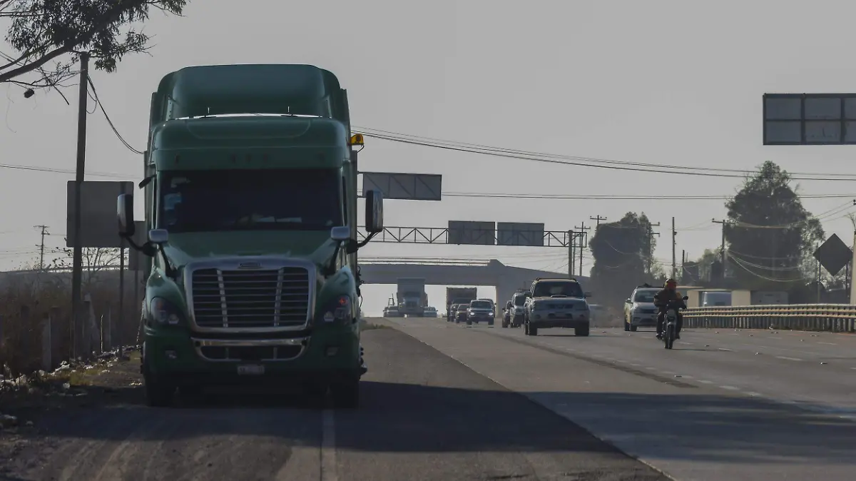 050225_autopista_57_carga vehicular_CO_35