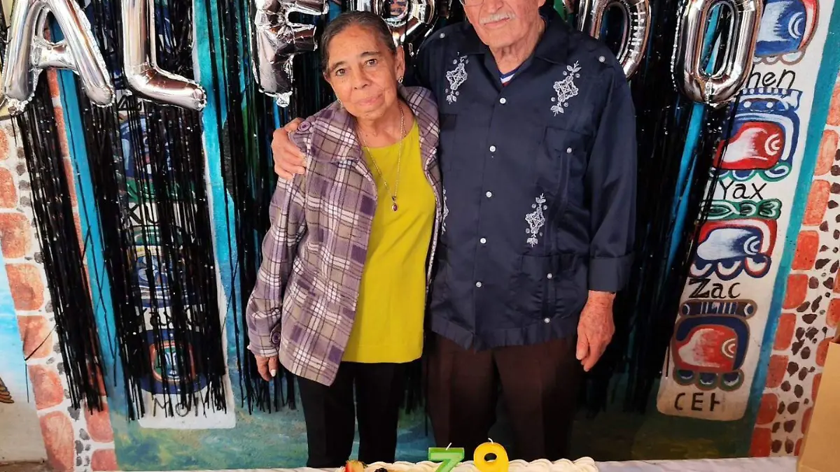 FOTO PRINCIPAL Celebro con su esposa