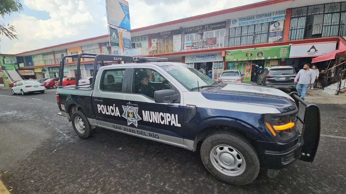 Buscan a dos hombres a bordo de una motocicleta