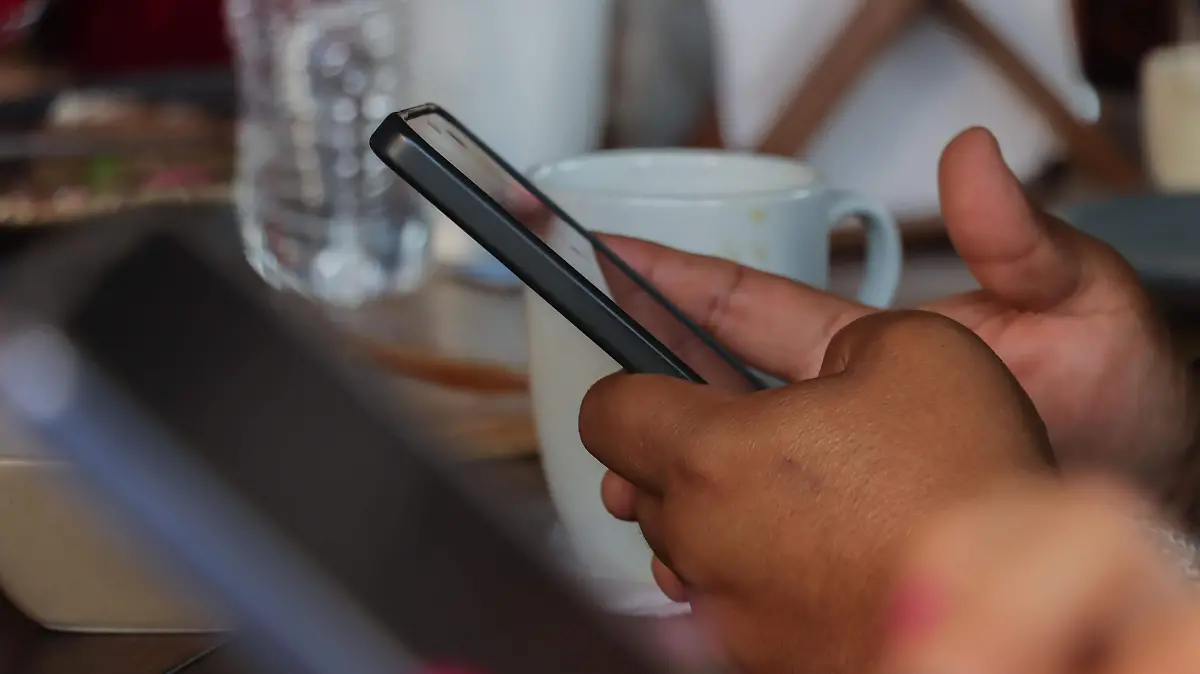 140126_gente_con celulares_CO_9