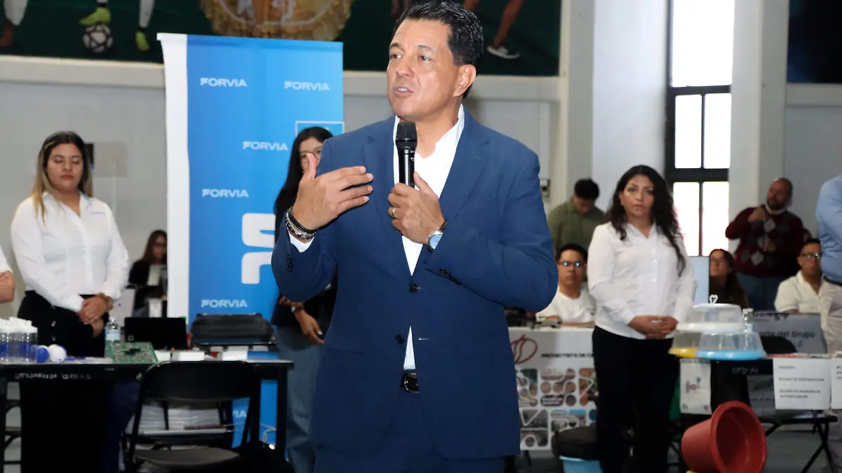  Al evento acudió la secretaria