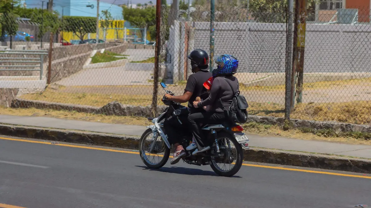 070525_motociclistas_siclistas_moto_bisicleta_CO_12