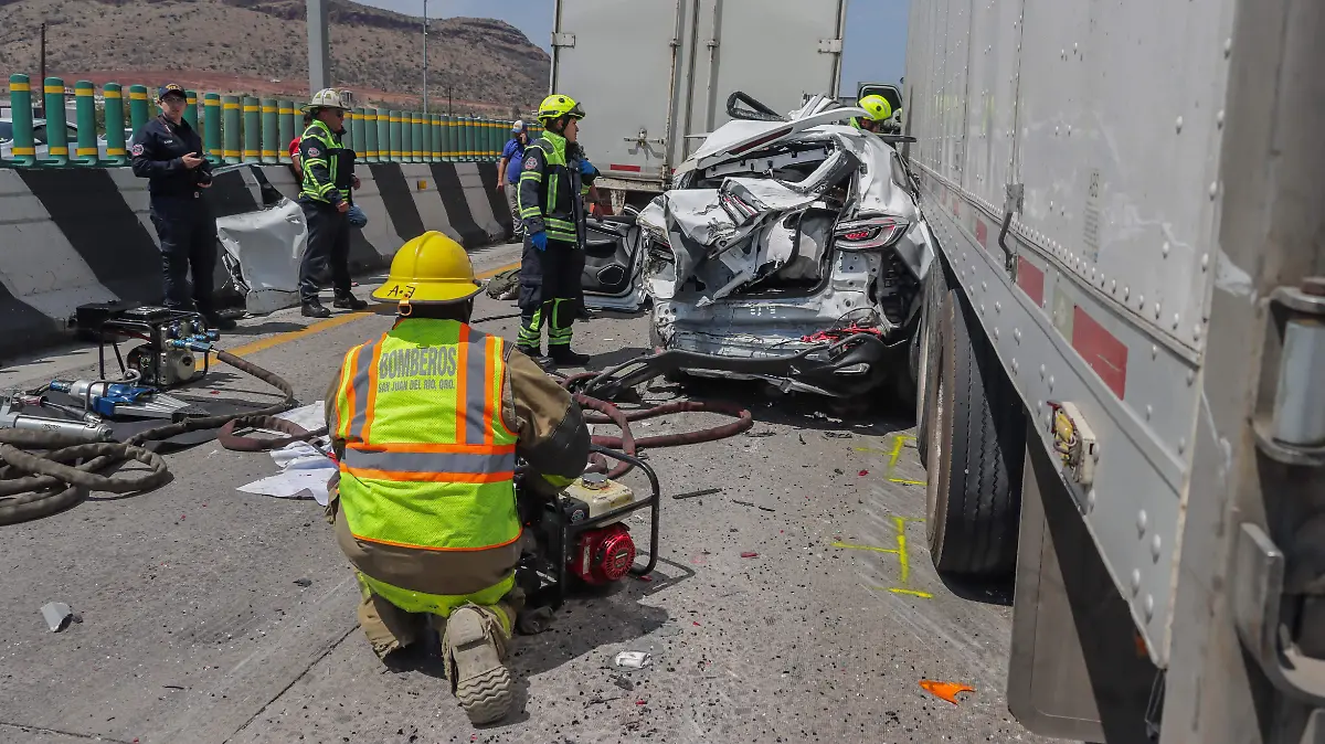 110326_choque_prensado_autopista 57_barrio de la cruz_CO_2